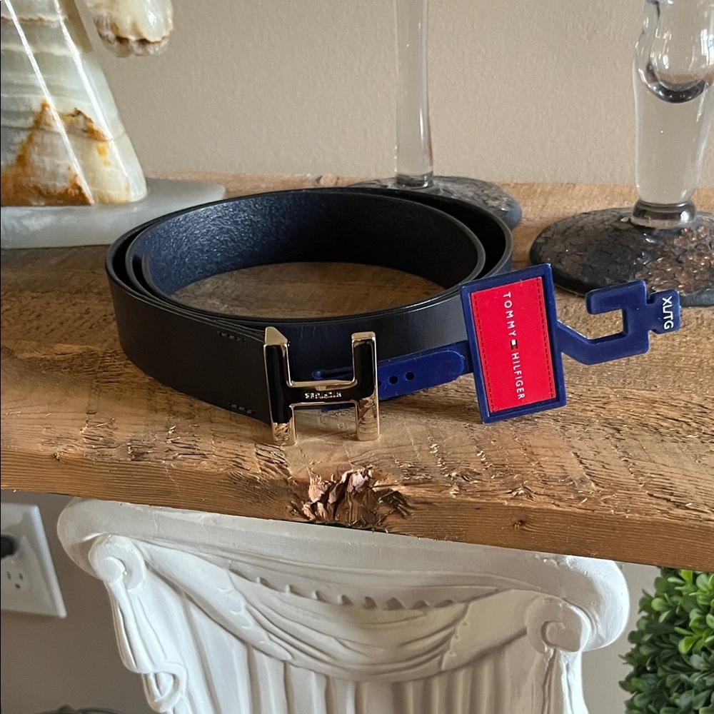 Tommy Hilfiger Men's Navy Leather Belt with the H logo Silver Buckle XL NEW